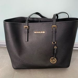 Michael Kors Saffiano Medium Jet Set Travel tote